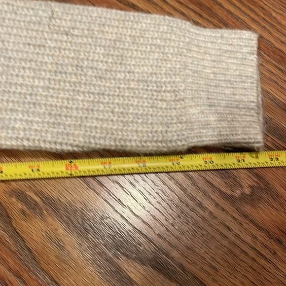 Jessica Simpson sweater 👚 - Picture 7 of 7